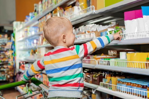 ¿Estamos fomentando la crianza de niños consumistas?