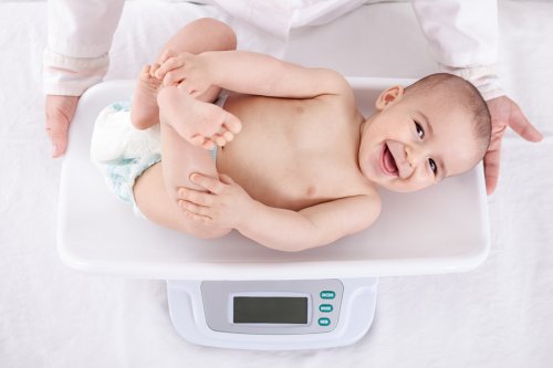 El aumento de peso en los bebés durante su primer año