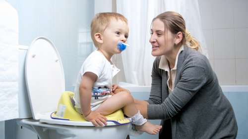 Si mi hijo todavía usa pañales, debo ser paciente y aguardar su proceso de maduración natural.