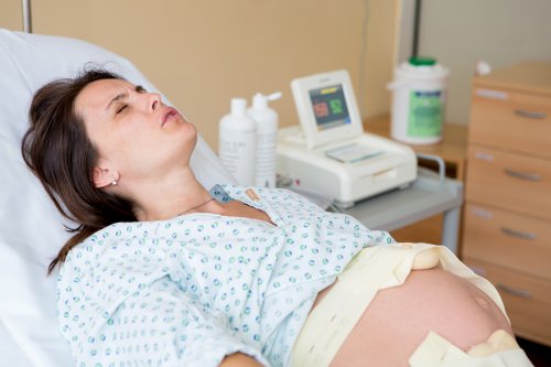 Las hemorroides durante el parto se producen por la fuerza que realiza la mujer durante este proceso.