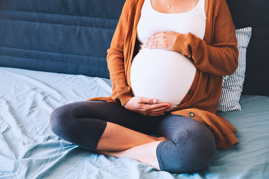 ¿Cuándo se recomienda reposo absoluto en el embarazo?