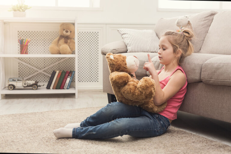 Mi hijo habla solo, ¿debo preocuparme?