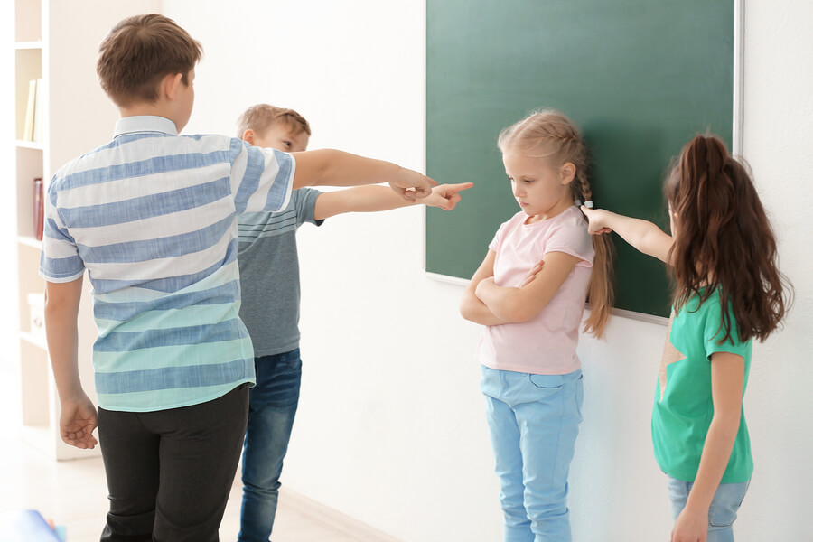 Los complejos en la infancia causan diversos problemas importantes para la vida de los niños.