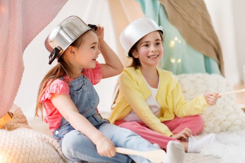 Construir un refugio es una de las vivencias que deben experimentar los niños antes de cumplir 10 años.