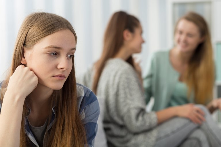 ¿Cómo superar el  rechazo en la adolescencia?