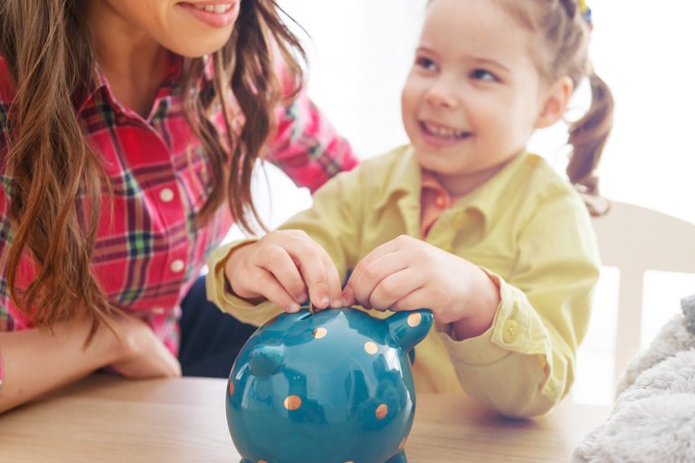¿Por qué es importante enseñar a los niños a valorar el dinero?