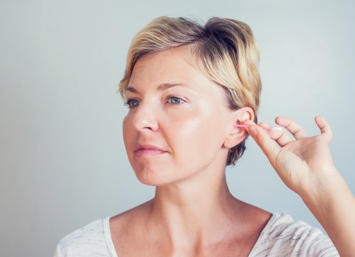 La importancia de la higiene en los oídos: ¿Cuál es la forma correcta?