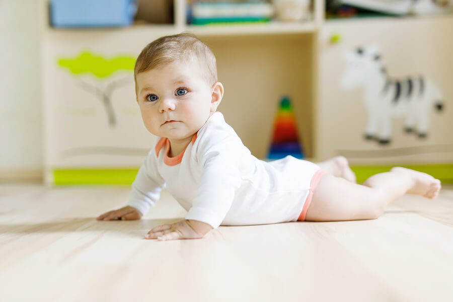 La sedestación es el proceso por el que pasan los bebés al momento de aprender a sentarse sin ayuda de los padres.