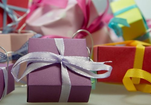 Las cajas de regalo decorativas servirán para decorar la habitación de tus hijos en Navidad e ir preparándose para la gran noche.