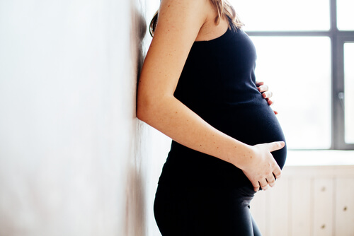 ¿Se pueden evitar las episiotomías y los desgarros en el parto?