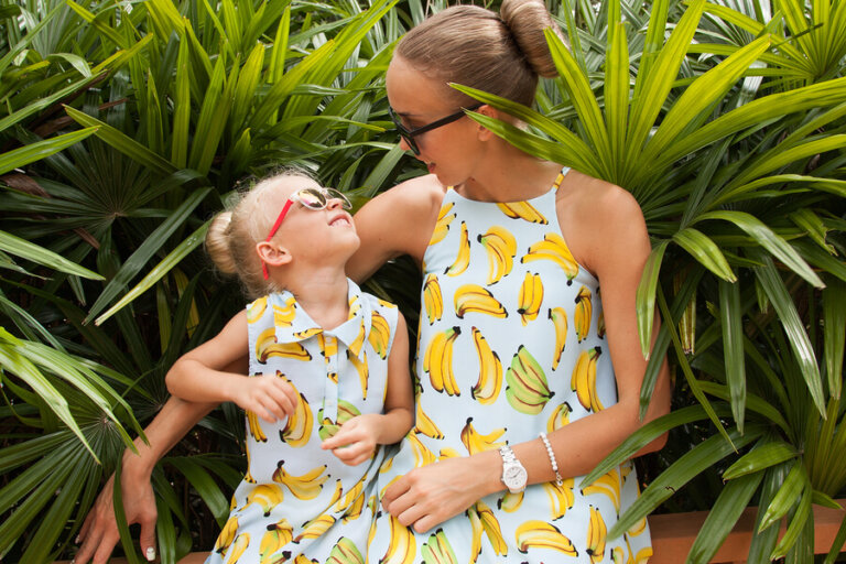 La nueva moda: vestir a los hijos igual que a los padres