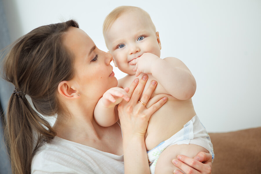 El olor del bebé surge de una combinación de la vérnix caseosa y los restos de líquido amniótico.