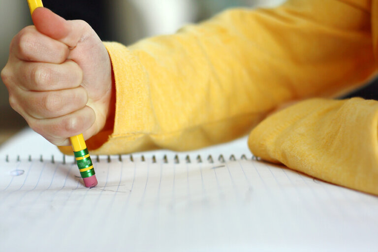 Mi hijo comete muchas faltas de ortografía, ¿qué hacer?