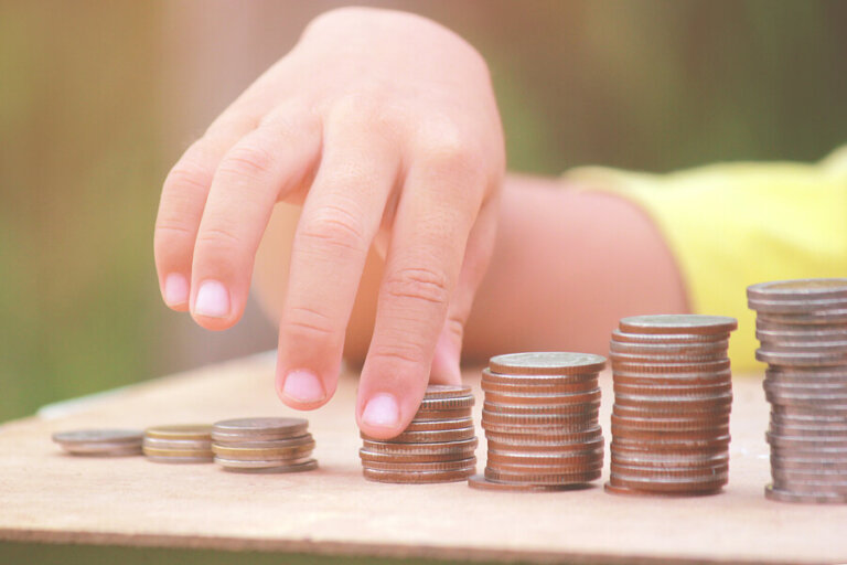 Mi hijo se ha tragado una moneda, ¿qué debo hacer?