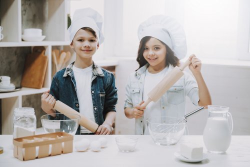 Ofrecerles actividades divertidas para fomentar sus aficiones es una forma de ayudar a los niños a hacer amigos.