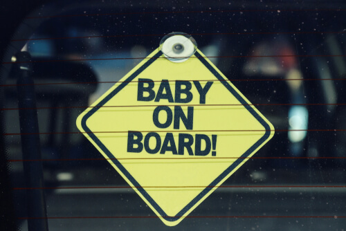 ¡Bebé a bordo! ¿Cómo debe viajar un bebé en coche?