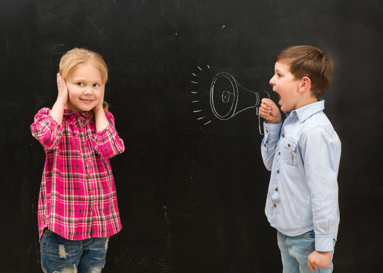 Mi hijo habla gritando ¿Qué hago?