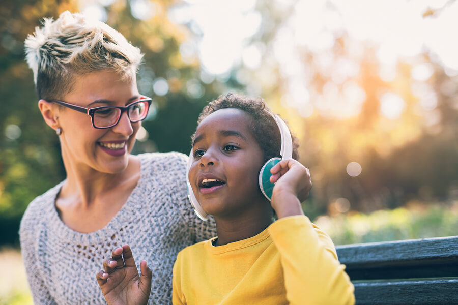 El uso de auriculares en niños.