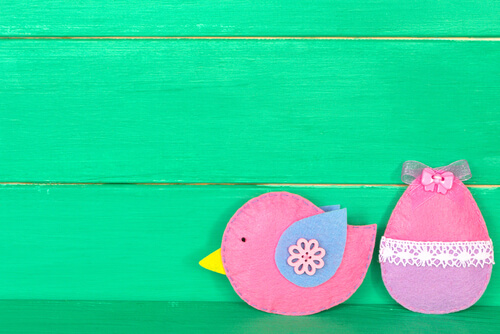 Pájaro hecho con fieltro.