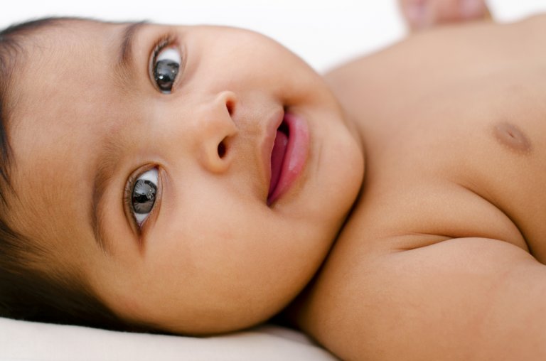 ¿De qué depende el color de los ojos del bebé?