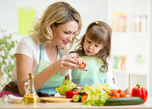 Cómo entretener a un niño mientras haces la cena
