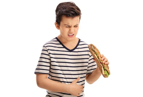 La indigestión en niños puede ser motivada por diferentes causas.