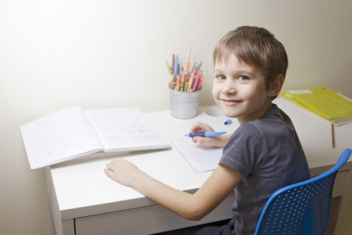 ¿Deben los padres ayudar a los niños a hacer los deberes?