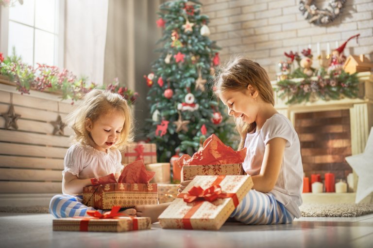 ¿Cuántos regalos deberían recibir los niños por Navidad?