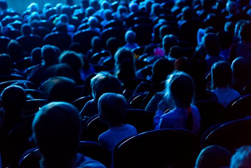 ¿Por qué es bueno ir con los niños al teatro?
