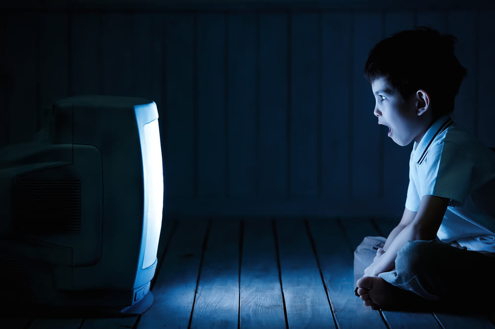 Comment le temps passé devant un écran affecte-t-il les enfants ?