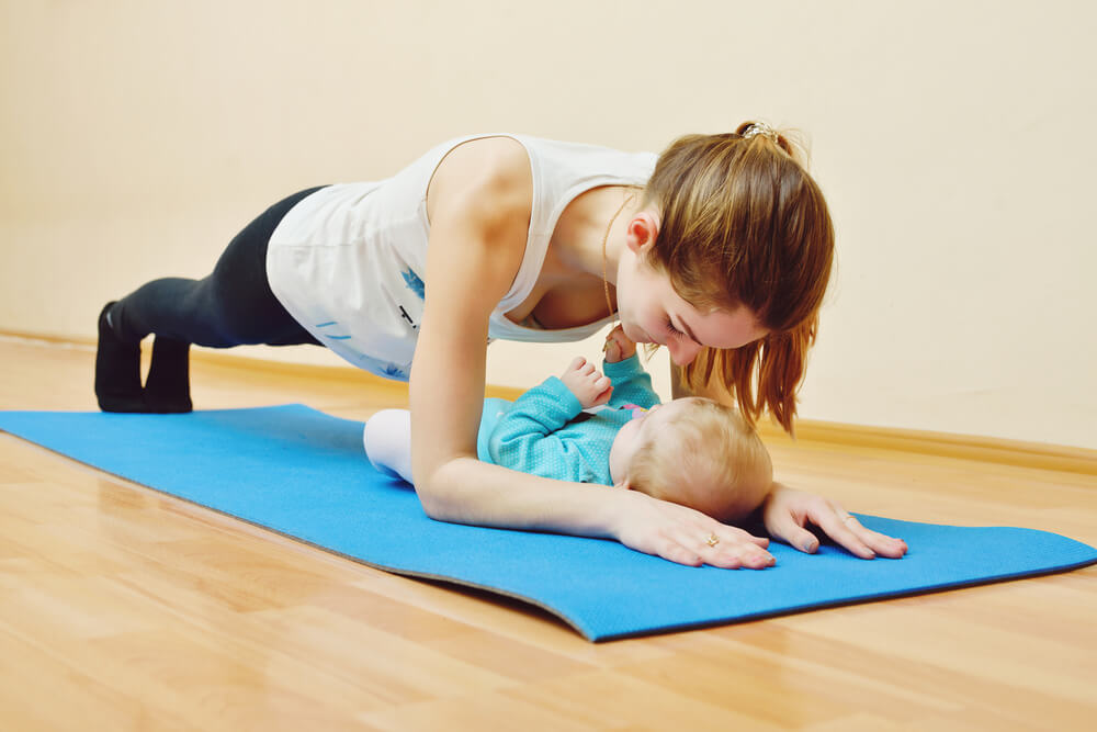 Hacer ejercicio con tu bebé.