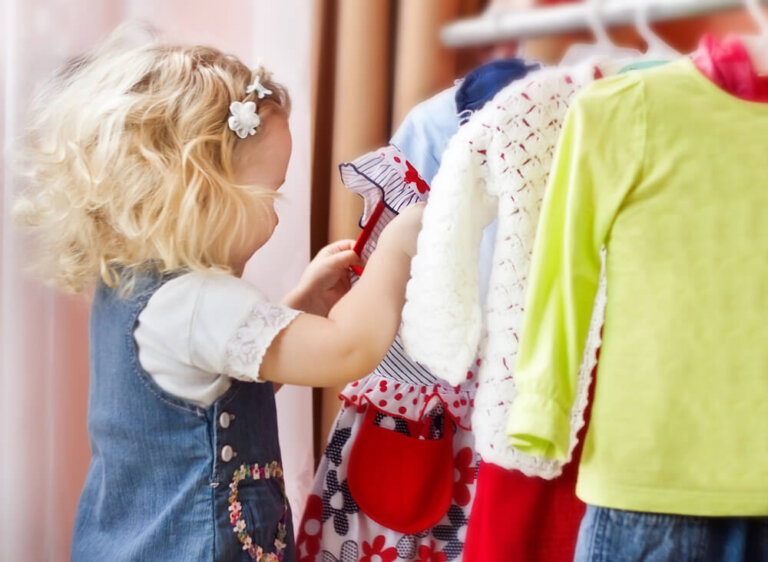 Por qué debes permitir que tu hijo elija su ropa