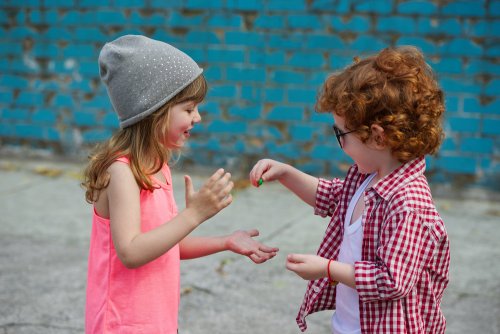 Cómo ayudar a tu hijo a ser sociable.