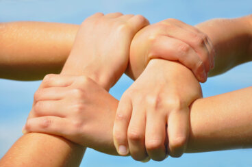 Beneficio de los juegos cooperativos para los niños