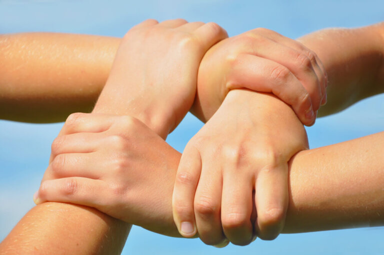 Beneficio de los juegos cooperativos para los niños