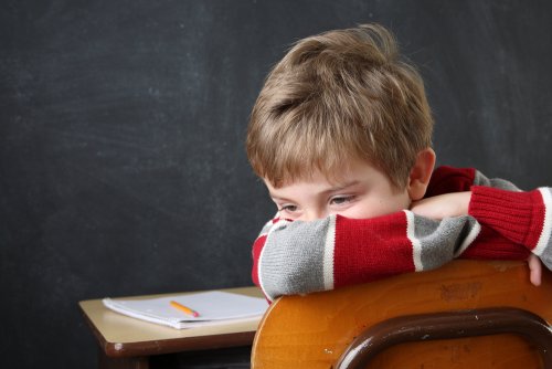 Niños desmotivado por fracaso escolar.