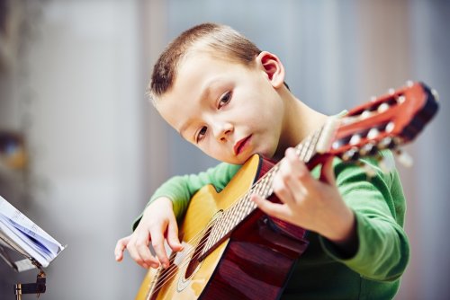 Los alumnos que estudian música rinden más en ciencias.