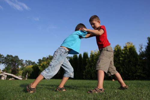 3 consejos para ayudar a tu hijo a resolver conflictos.