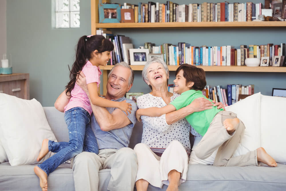 Grootouders genieten met hun kleinkinderen