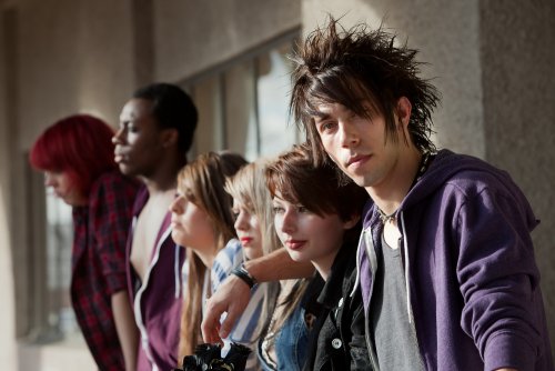 Adolescentes pertenecientes a la subcultura juvenil de punk.