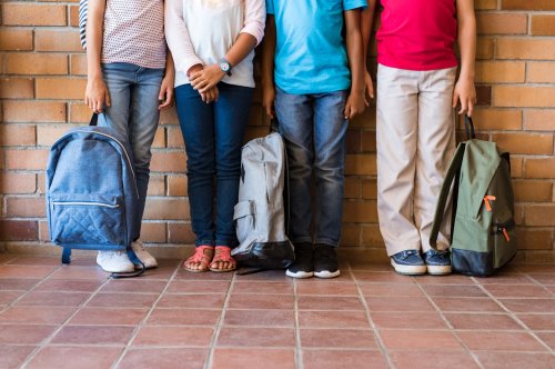 Niños en centros de interés Decroly para su educación.