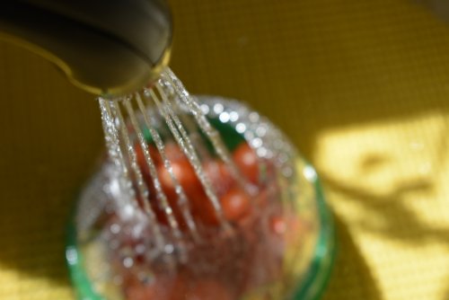 Lavar bien los alimentos para evitar la listeriosis.