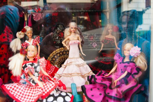 Muñecas Barbie con traje de flamenca.
