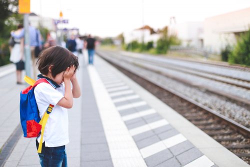 Niño sin estar preparado para empezar el colegio.