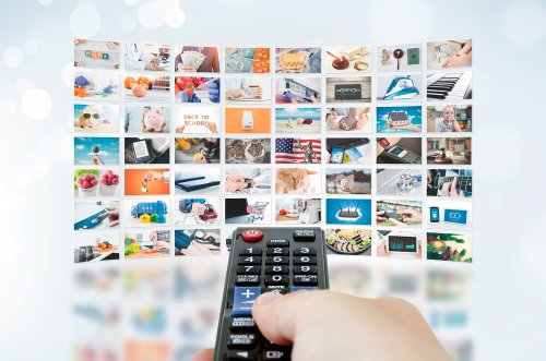 Anuncios publicitarios en la televisión.