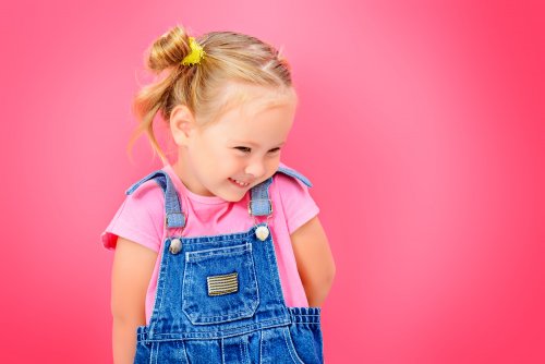 Niña sonriendo.