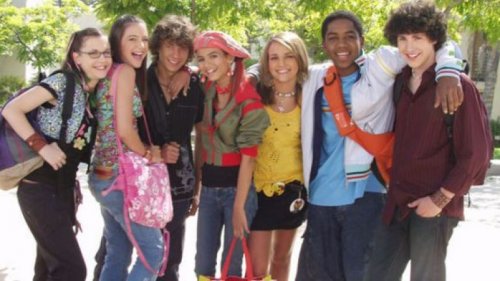 Protagonistas de Zoey 101, otra de las series juveniles de los 2000 más populares.