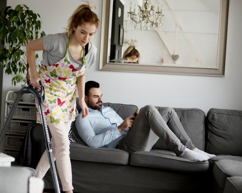 Una madre divorciada, compensada por su trabajo doméstico