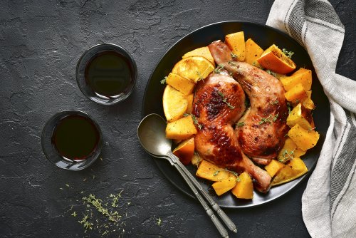 Pollo especiado acompañado de calabaza, una de las recetas otoñales que te proponemos.