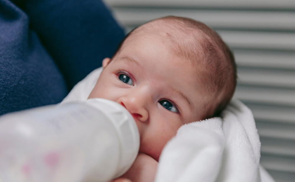 Riesgos de la lactancia artificial para el bebé y la madre